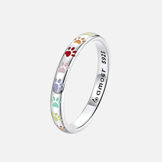 Srebrny pierścień z motywem łapki